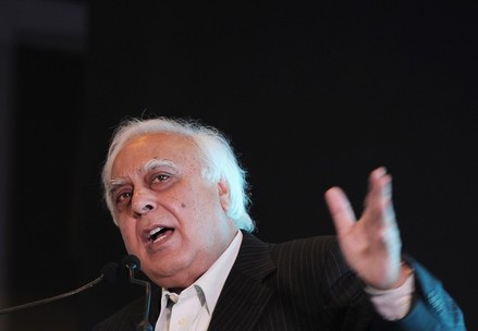 Sibal To Meet IIT Chiefs Today – Engineering JEE Row